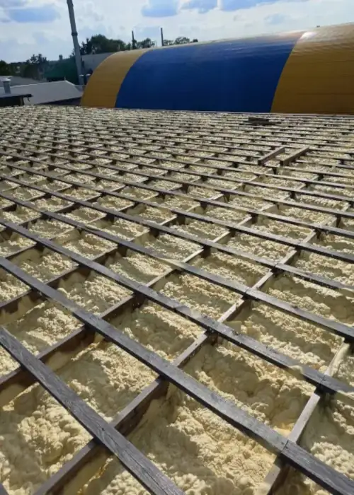 ocieplanie-pianka-pur-piana-poliuretanowa-docieplanie-poddaszy-izolacja-cieplna-fundamentów-ocieplanie-scian-elewacji-izolacja-natryskowa