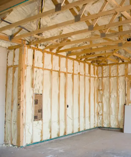 tlumi-halasy-dzwiekoszczelna-izolacja-natryskowa-pianka-pur-ocieplenie-natryskowe-izolacja-piana-poliuretanowa